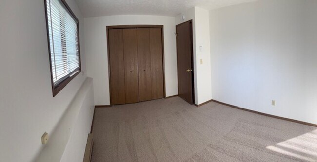 Building Photo - 1122