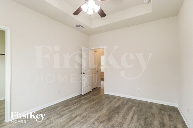 Building Photo - 16033 Deer Pines Dr