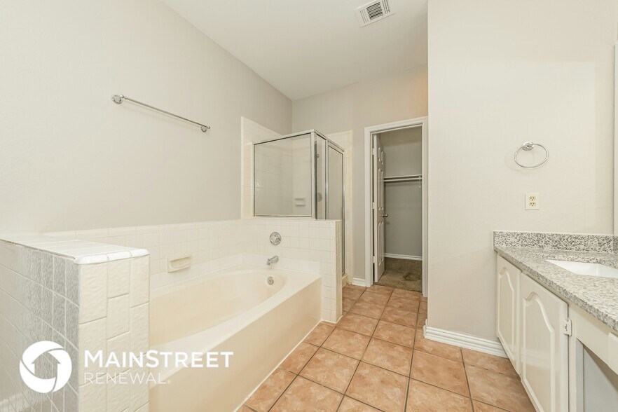 Building Photo - 919 Walters Dr