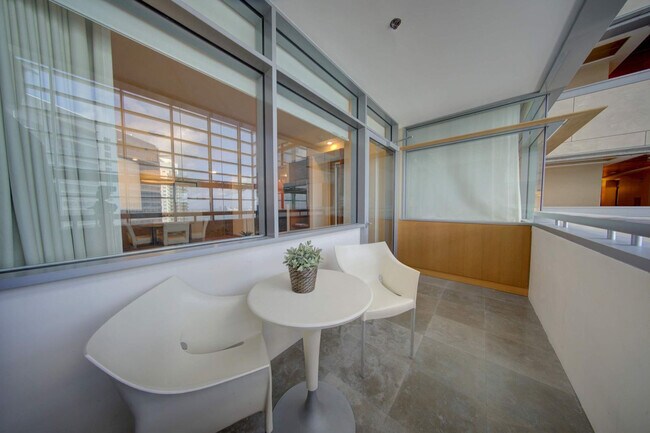 Building Photo - 1395 Brickell Ave