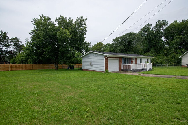 Building Photo - 203 Noble Ct