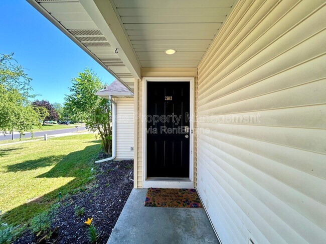 Building Photo - 2103 Kinnrow Ave NW
