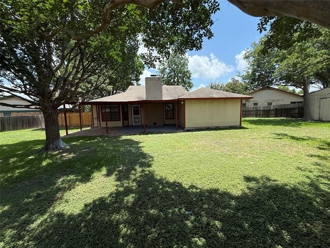 Building Photo - 111 Creekside Dr