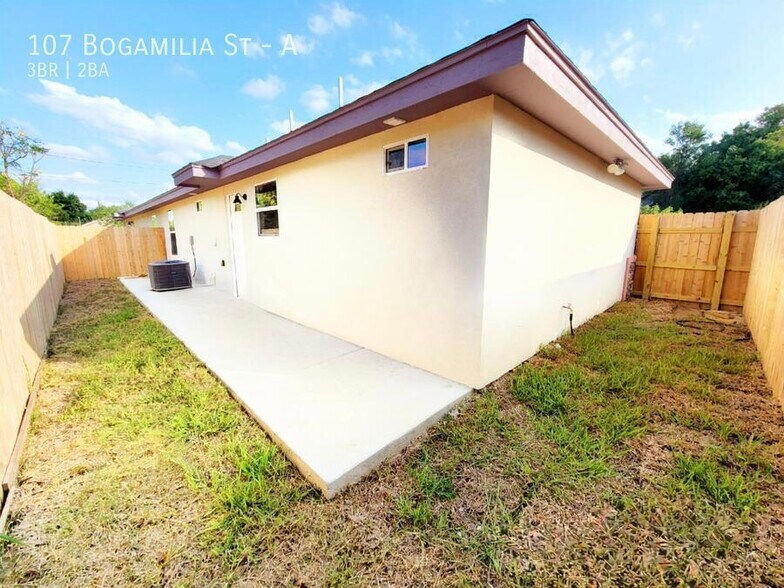 Building Photo - 107 Bogamilia