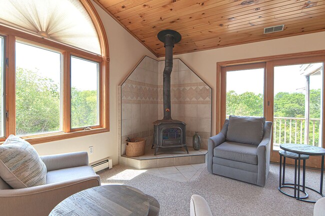 Building Photo - Winter Rental: Wingaerchic (Dog-friendly!)