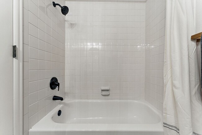 Building Photo - Sunny 2-Bed, 2-Bath Condo in Boulder’s Kin...
