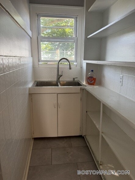 Building Photo - 610 Durfee St