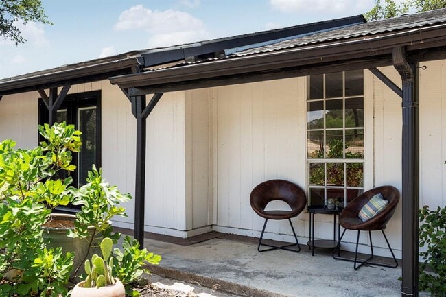 Building Photo - 2591 Spring Valley Dr