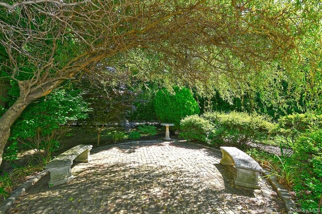 Building Photo - 2 Cherrywood Ln