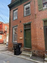 Building Photo - 713 Prince St