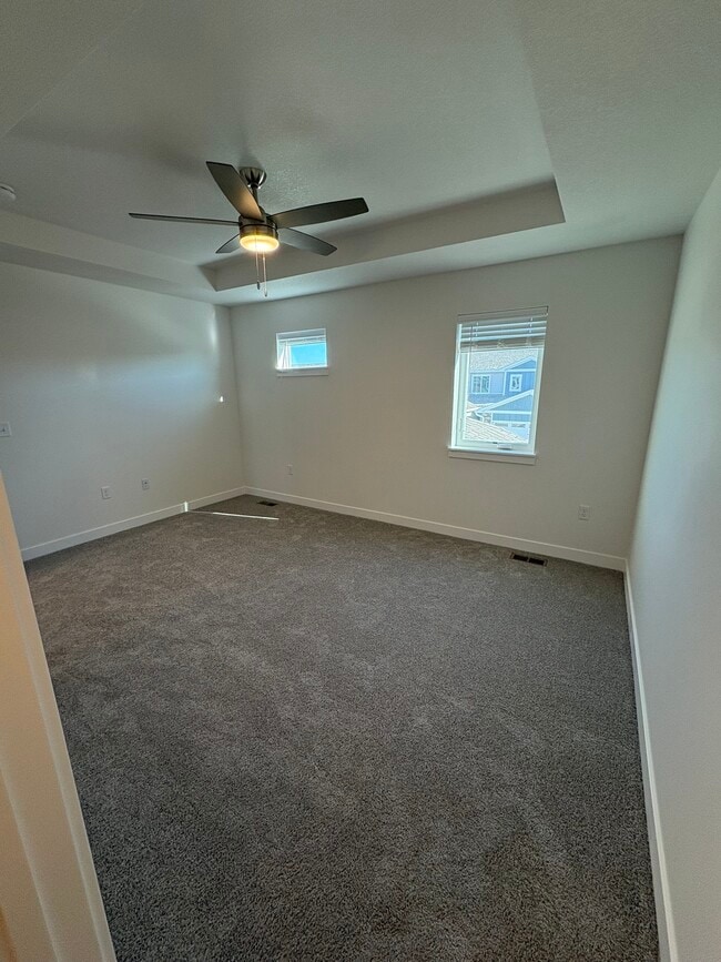 Building Photo - 230 Nw Waverly Dr