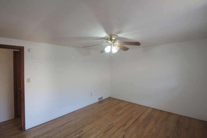 Building Photo - 408 South Ave