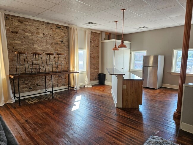 Building Photo - 301 Broadway