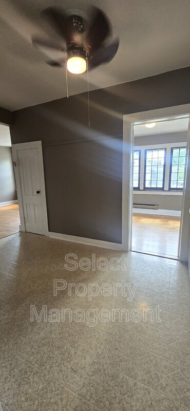 Building Photo - 912 Loree St