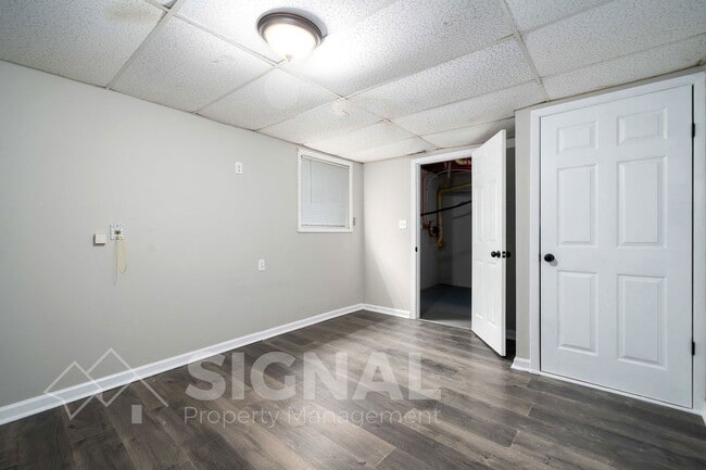 Building Photo - 2827 Arrowhead Cir NE