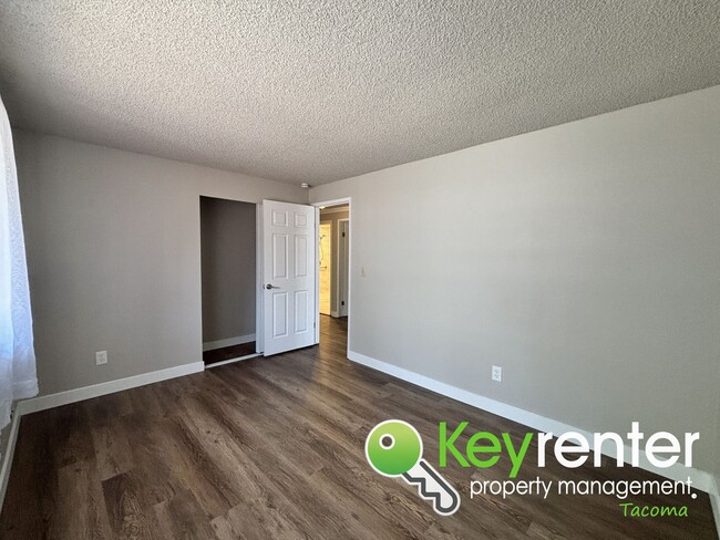 Building Photo - Stylishly Updated Lakewood Home in Seclude...