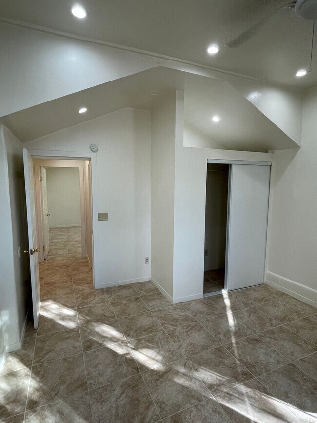 Building Photo - Edison - Sethi