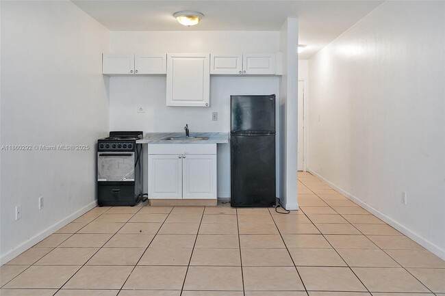 Building Photo - 318 Majorca Ave