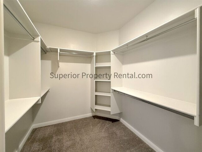 Building Photo - 4 bed, 2 bath home w/2car garage