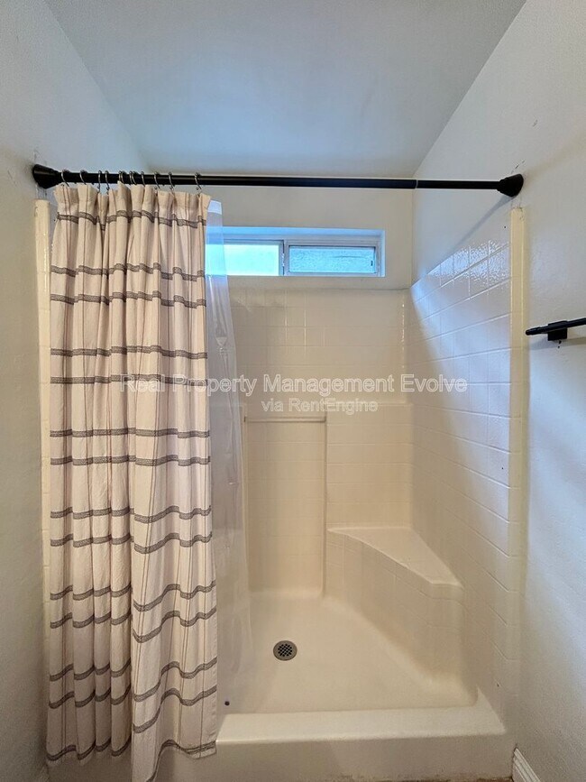 Building Photo - 4926 E Whitehall Dr