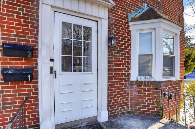 Building Photo - 6133 Parkway Dr