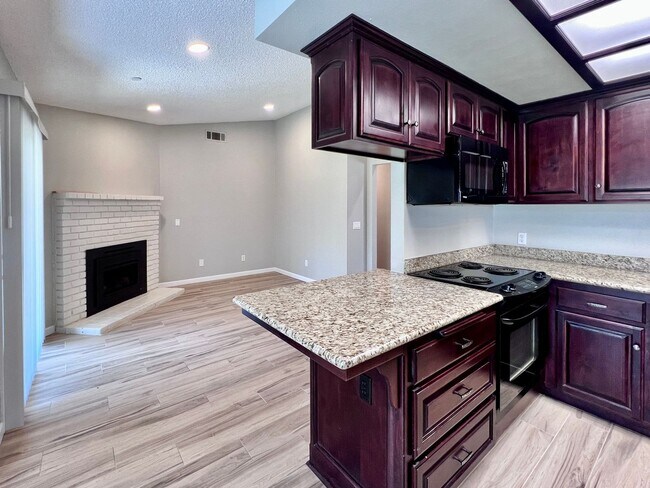 Building Photo - $2,795 Shaw & Academy 4 Bedroom / 2 Bathro...