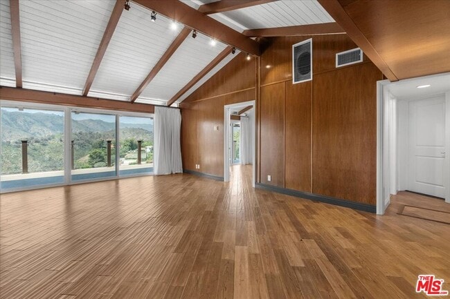 Building Photo - 2255 Westridge Rd