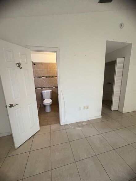Building Photo - 5625 W 26th Ct