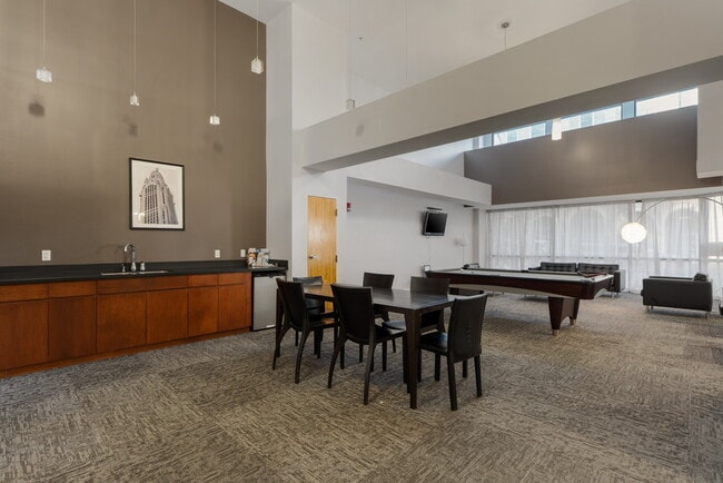 Building Photo - 106 N High St