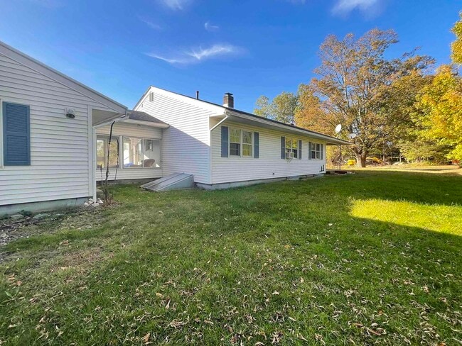 Building Photo - 290 Killington Ave