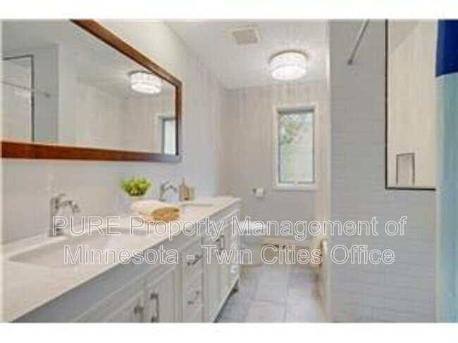 Building Photo - 9994 Dunberry Cir