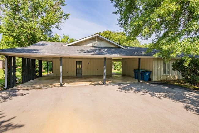 Building Photo - 107 NW Winfield Ln