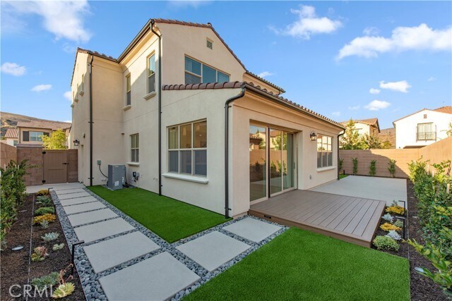 Building Photo - 150 Somera