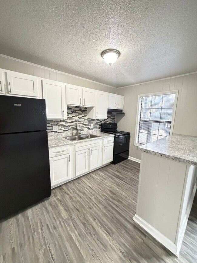 Building Photo - April Savings Are Here! Application Fee WAIVED ALL month!