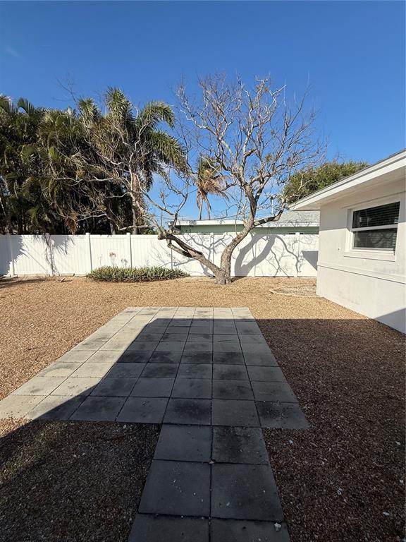 Building Photo - 2100 E Vina Del Mar Blvd