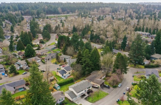 Building Photo - Beautifully Updated 4BR Split-Level Home i...