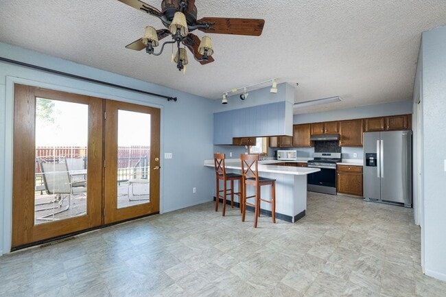 Building Photo - Spacious 5-Bedroom Home with Bonus Room & ...