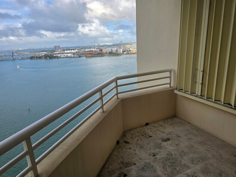 Building Photo - 888 Brickell Key Dr