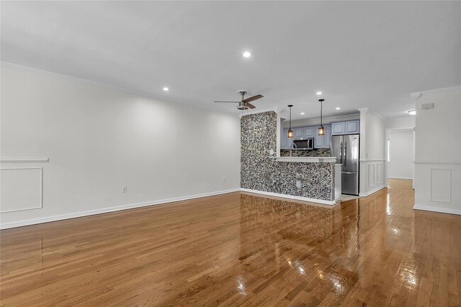 Building Photo - 116 Pelhamdale Ave