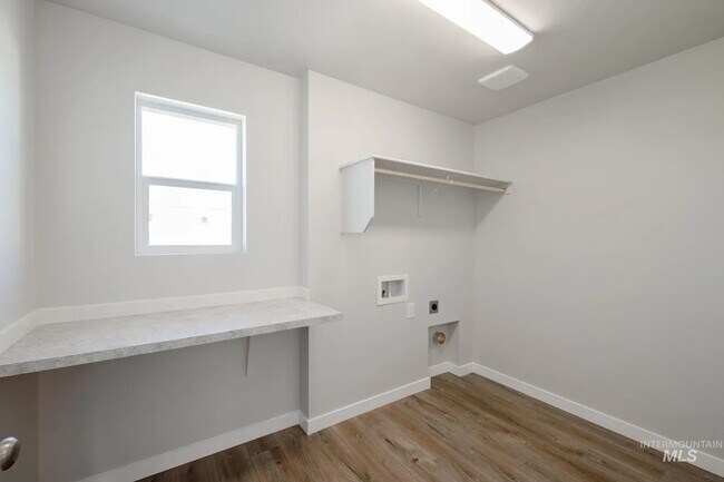 Building Photo - 812 Strike Eagle St