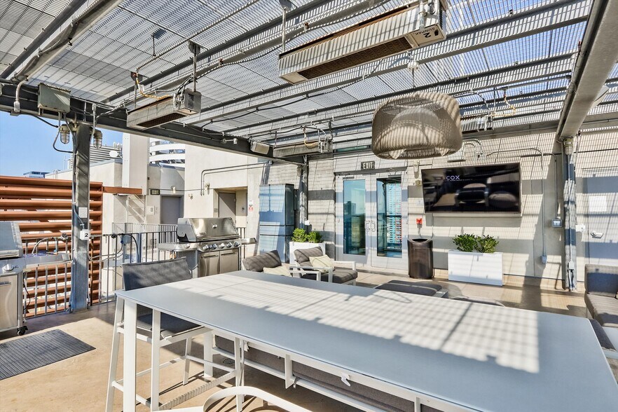 Common area/rooftop - 321 10th