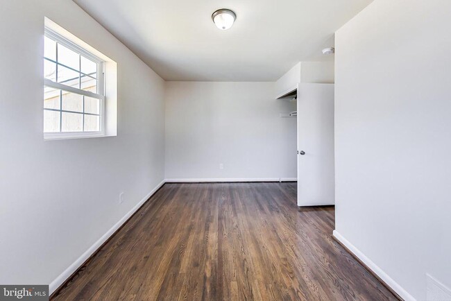 Building Photo - 4617 Creek Shore Dr