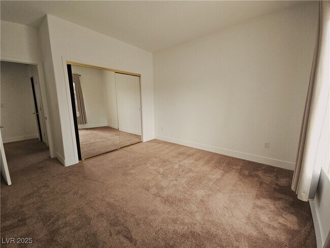 Building Photo - 2833 Vista Butte Dr