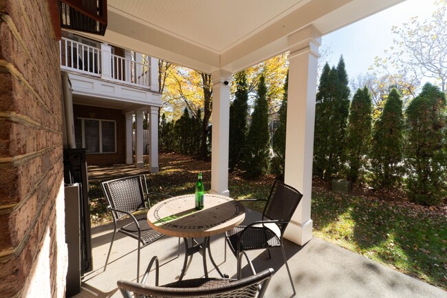 Building Photo - Well Appointed 3 Bedroom 3.5 Bath Townhome in Fairfax