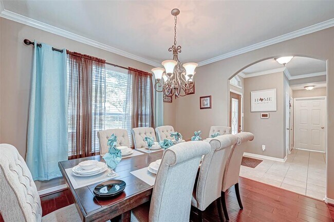 Building Photo - 618 Silver Creek Cir