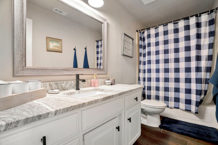 Building Photo - 1703 Willard St