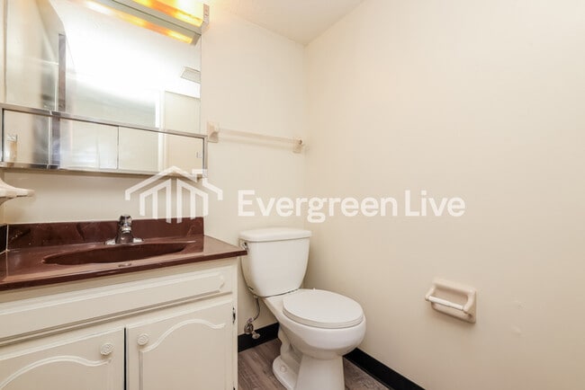 Building Photo - 6125 Honeygate Dr