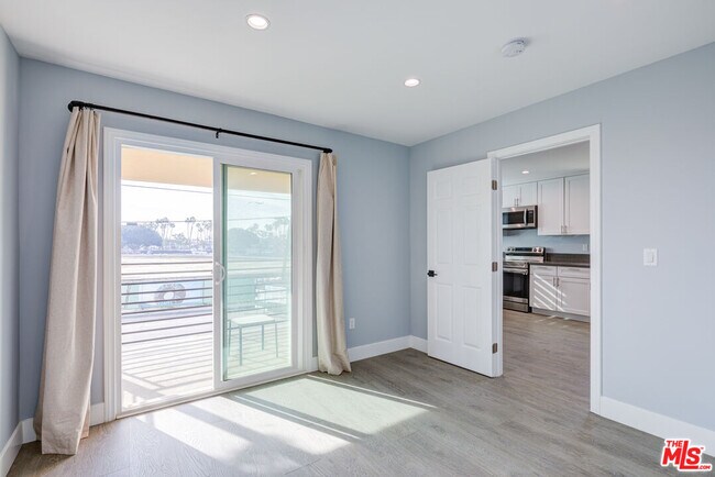 Building Photo - 355 Panama Ave