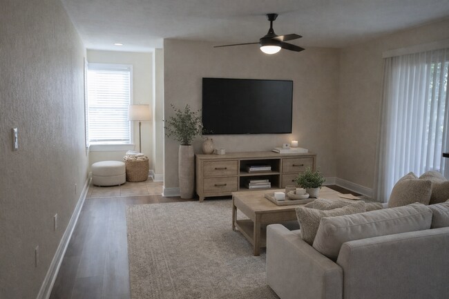 Building Photo - Gorgeous first floor 2/2 condo x Rent @  Winter Park in front of Full Sail!