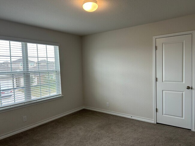 Building Photo - 5 Bedroom Single Family Home in San Antonio